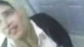 Si masturba con una  ...