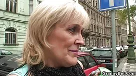 Canzana su una sedia ...