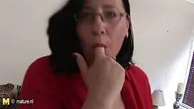 Ragazza abusata in b ...